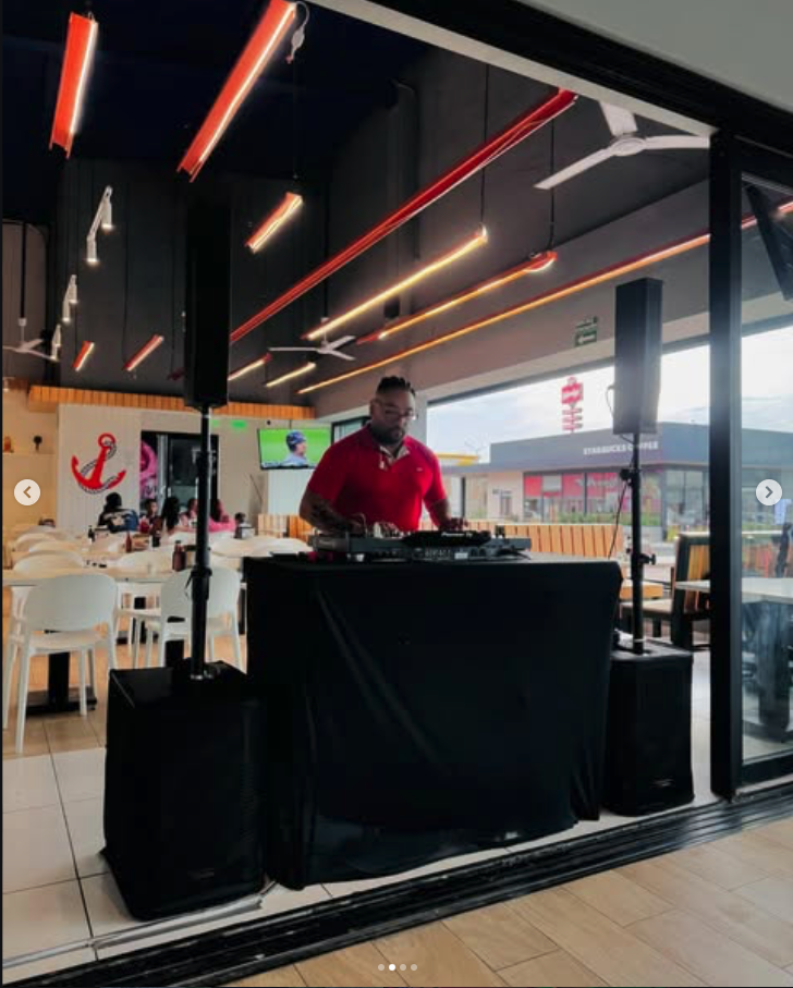 Audio en vivo para DJ Espace Producciones en T-LATE Coffee & Gossip
